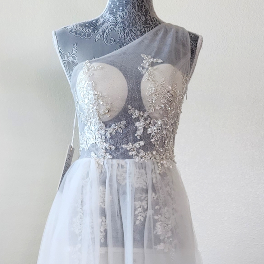 Dress - Picture 4 of 4